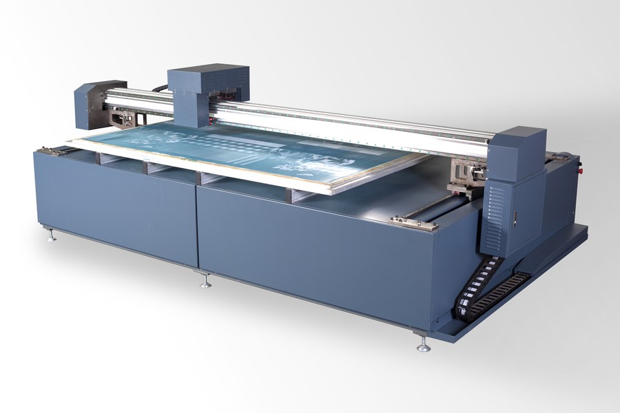 A DOSUN flatbed screen engraving machine