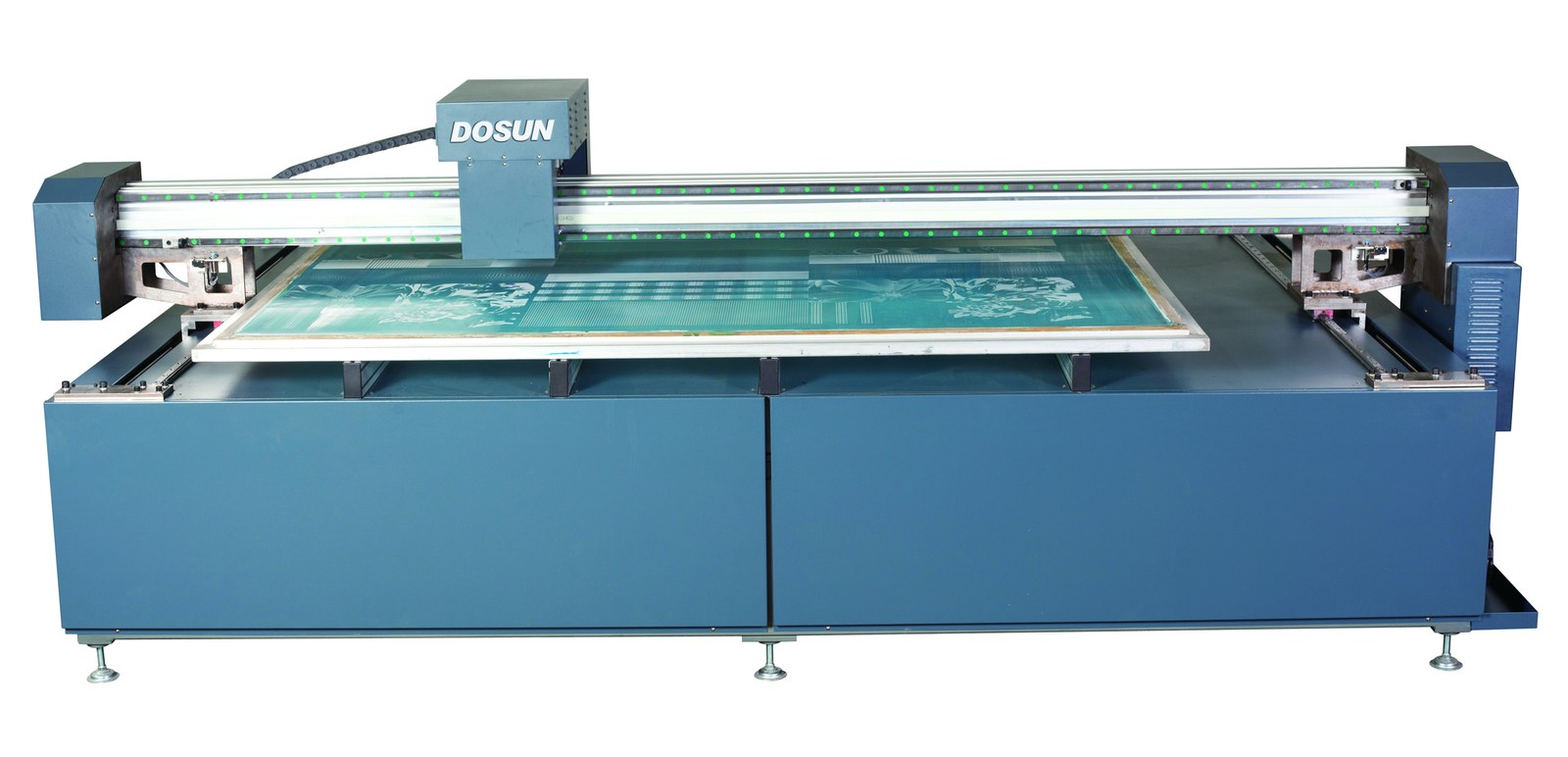 The Blue Flatbed engraver seen from the front, with a screen on the bed